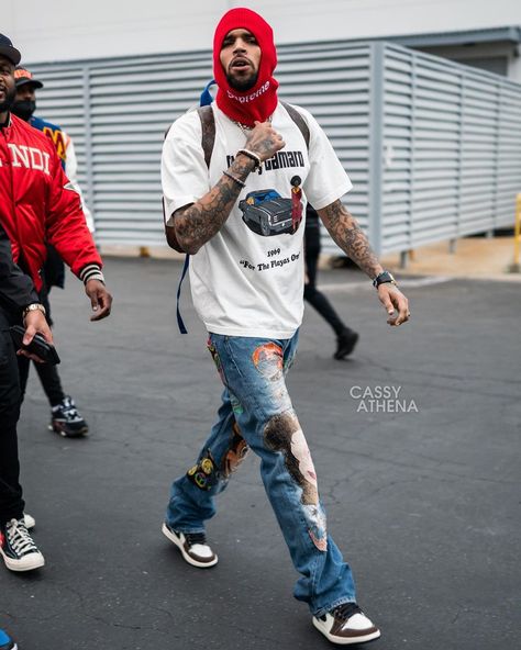 Chris Brown Outfits 2023, Drip Sneakers, Hard Photos, Indie Outfits Men, Chris Brown Outfits, Chris Brown Official, Baggy Fashion, Chris Brown X, Chris Breezy