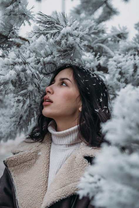 Winter Portraits Photography, Snow Portraits, Snowy Portraits, Winter Senior Pictures, Snow Photoshoot, Winter Shoot, Winter Portraits, Snow Pictures, Snow Photography