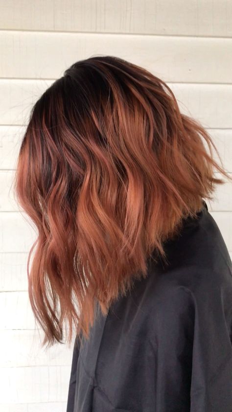 Fashion Bax Short Balayage Hair Red, Cooper Hair Color On Olive Skin, Short Hair Balayage Red Copper, Trendy Hair Color Short Hair, Red Hair Lob Haircut, Long Bob Copper Balayage, Fall Hair Colors On Short Hair, Short Reddish Hair, Haircolor Ideas 2022 Fall