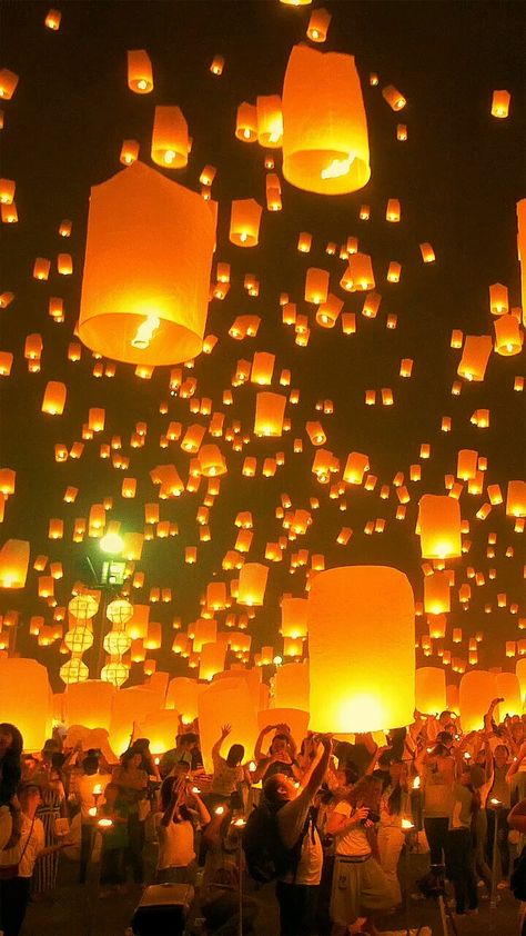 Lantern Wallpaper, Romantic Dinner Decoration, Light Fest, Colourful Wallpaper, Haha Photos, Floating Lanterns, Sky Lanterns, Floating Lights, I Saw The Light