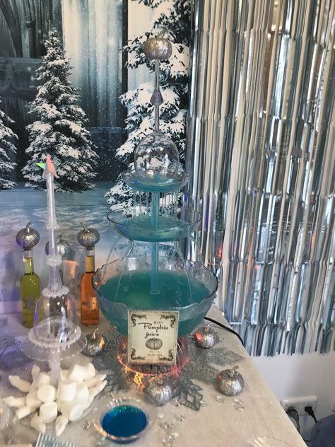 Fountain filled with HawaiianPunch and Sprite Yule Ball Party Decorations, Yule Ball Birthday Party, Yule Ball Decorations Harry Potter, Yule Ball Decor, Yule Ball Party Ideas, Yule Ball Themed Party, Harry Potter Yule Ball Party, Yule Ball Decorations, Winter Formal Themes High School