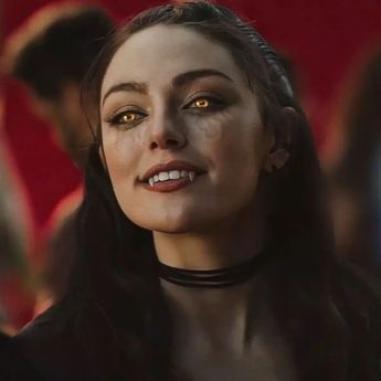 Hope Andrea Mikaelson, Diary Movie, Supergirl Superman, Legacy Tv Series, Vampire Pictures, Pinterest Page, Disney Fun Facts, Monster Face, Vampire Girls