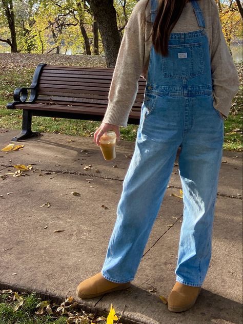 Blue Corduroy Overalls Outfit, Winter Denim Overalls Outfit, Cold Outfit Inspo Aesthetic, Sweatshirt With Overalls, Overalls With Uggs, Lana Roux Overalls, Fall Fits Overalls, Autumn Dungarees Outfit, Fall Denim Overall Outfits