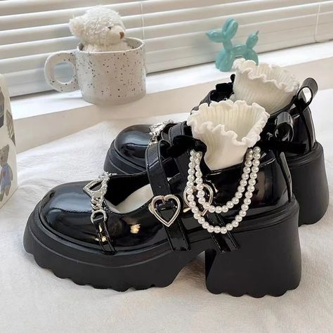 Mary Jane Shoes Black, Mary Jane Platform Shoes, Zapatos Mary Jane, Heart Accessories, Chunky Heel Pumps, Platform Mary Janes, Patchwork Jeans, New Metal, Sweet Heart