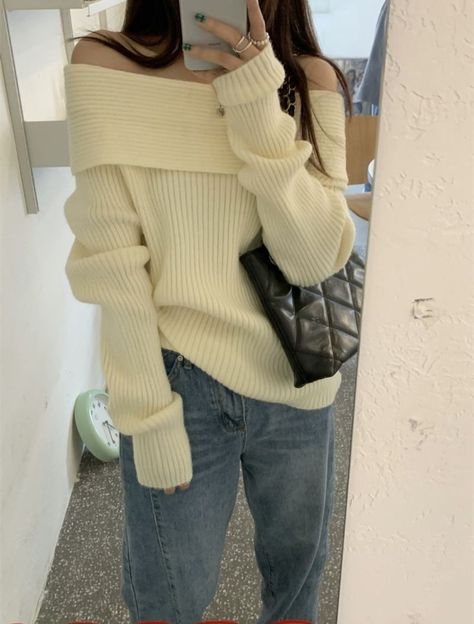 Fashion yesstyle pose ideas ootd outfitinspo Off Shoulder Knit Sweater, Beige Pullover, Pull Beige, Vintage Preppy, 2000s Outfits, Off Shoulder Sweater, Grey Knit Sweater, Modieuze Outfits, Sweaters Online