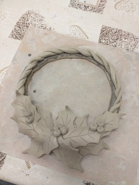 Ceramic Wreath Christmas, Ceramic Christmas Wreath, Ceramic Wreath, Clay Wreath, Pinterest Christmas Crafts, Holiday Pottery, Clay Angel, Clay Extruder, Ceramic Christmas Decorations