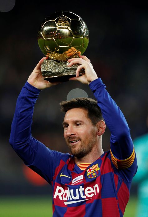 Messi With Ballon d'or 2019 in Camp Nou Argentina Logo, Goat Football, Fc Barcelona Players, Lionel Messi Barcelona, Barcelona Team, Barcelona Players, Messi And Neymar, Lionel Andrés Messi, Profile Pictures Instagram