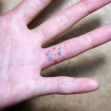 Petit Tattoo, Shape Tattoo, Hand Tats, Handpoke Tattoo, Tattoos Geometric, Cute Tiny Tattoos, Poke Tattoo, Dainty Tattoos, Small Tattoo Designs