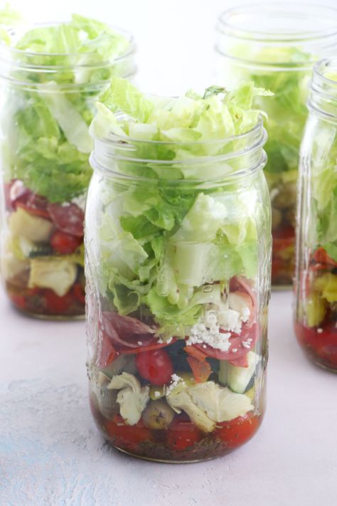 Chopped Antipasto Salad in Mason Jars #lowcarb #masonjars #antipasto Italian Salad In A Jar, Viral Grinder Sandwich, Lunch Stuff, Grinder Salad, Mason Jar Lunch, Salad Jars, Grinder Sandwich, Mason Jar Recipe, Jar Salads