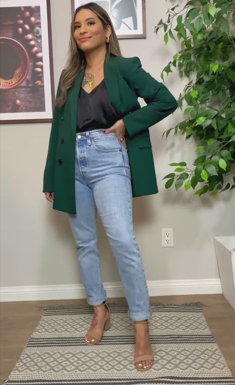 Green Blazer Outfit, Social Clothes, Blazer Verde, Capsule Wardrobe Women, Formal Chic, Blue Jean Outfits, Blazer Outfit, Green Blazer, Classy Work Outfits