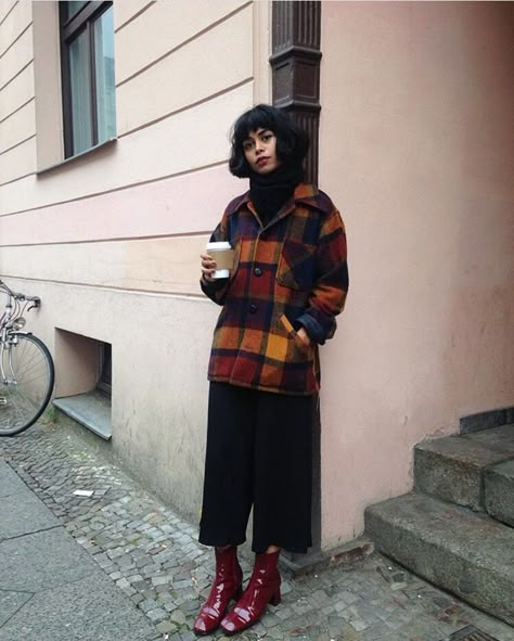 Style Parisienne, Red Boots, Oct 1, Looks Style, Up Girl, Look Cool, Autumn Winter Fashion, Aesthetic Clothes, Pretty Outfits