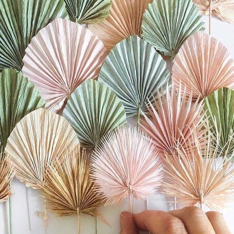 Boho Styl, Flower Artists, Paper Leaves, Paper Flowers Craft, Paper Flower Wall, Deco Floral, Paper Flowers Diy, Flowers Diy, Diy Flowers