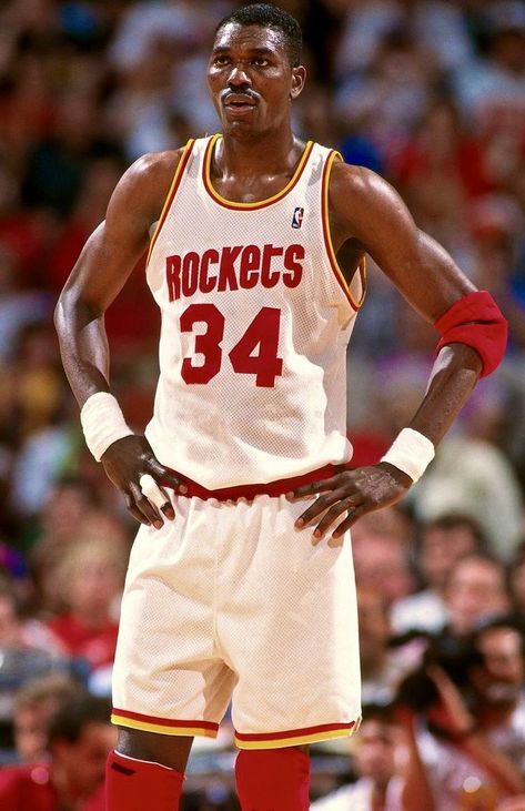 Rockets Basketball, Best Nba Players, Hakeem Olajuwon, Basketball Players Nba, Nba Pictures, Nba Legends, Basketball Uniforms, Nba Stars, Basketball Legends