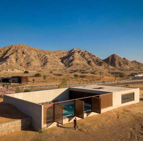 Spa Building, Desert Spa, Desert Architecture, Desert House, Dream Summer, Desert Homes, Saltwater Pool, Roof Terrace, Desert Landscaping