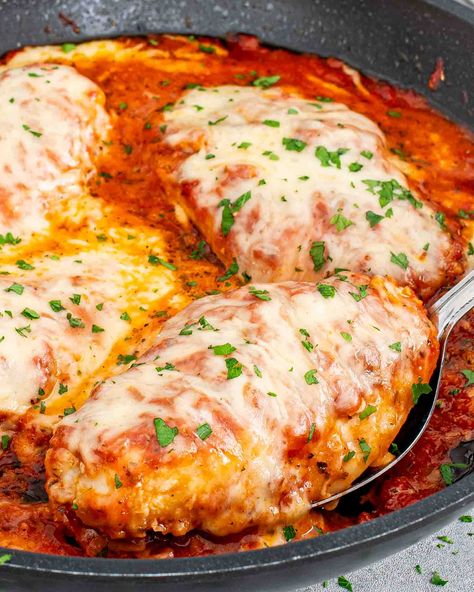 Chicken Keto Recipes, Chicken In Oven, Crumbed Chicken, Skillet Chicken Parmesan, Oven Ideas, Chicken Parmesan Recipe Easy, Chicken Parmesan Recipe Baked, Parmesan Soup, Chicken Keto