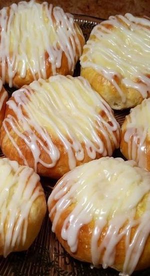 Easy Cheese Danish, Cream Danish, Cream Cheese Danish Recipe, Cheese Danish Recipe, Cream Cheese Pastry, Danish Recipe, Breakfast Cheese, Cream Cheese Danish, Cheese Pastry