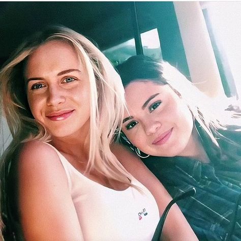 New/old photo of Selena with Raquelle in Italy ❤️(July) Raquelle Stevens, Same Old Love, Baby Queen, Alex Russo, Selena Gomez Photos, Selena G, Loren Gray, Marie Gomez, Demi Lovato