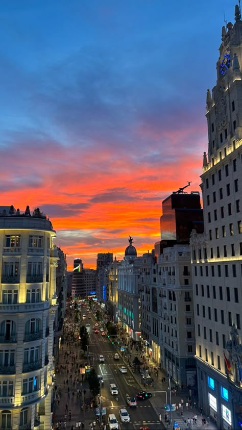 Spain Streets, Madrid Aesthetic, City Life Aesthetic, Spain Aesthetic, Madrid City, Pretty Landscapes, City Aesthetic, Madrid Spain, Spain Travel