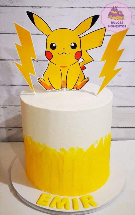 Picachu Cakes Pokemon, Pikachu Cake Birthdays, Pastel Pokemon, Pokemon Themed Party, Pikachu Cake, Oreo Cream, Pokemon Cake, Pokemon Birthday Party, Chocolate Oreos