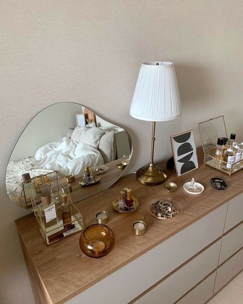 Bedroom Modern Aesthetic, Dresser Decor Bedroom, Perfume Organizer, Bedroom Styling, Aesthetic Neutral, Organizer Ideas, Bedroom Deco, Pinterest Room Decor, Neutral Home