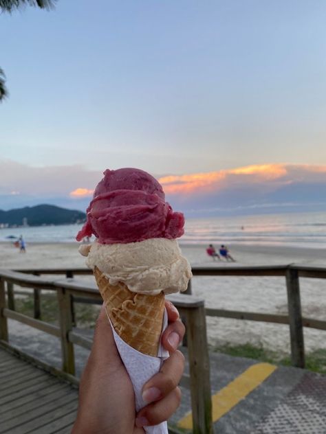 Summer Ice Cream Photography, Food Aesthetically, Moana Core, Aesthetically Pleasing Pictures, Ice Cream Pictures, Breakfast On The Beach, Mochi Ice Cream, Yummy Ice Cream, Summer Ice Cream