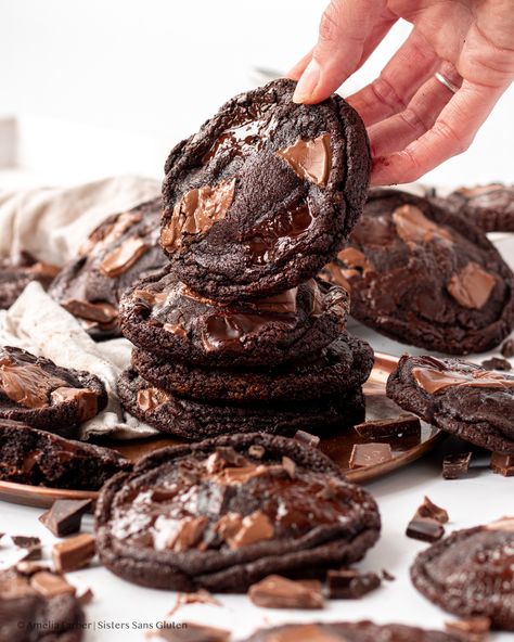 Gluten Free Triple Chocolate Cookies - Sisters Sans Gluten Gluten Free Triple Chocolate Cookies, Gluten Free Milano Cookies, Gluten Free Wine, Pear Muffins, Milano Cookies, Wine Cookies, Triple Chocolate Cookies, Triple Chocolate Cake, Double Chocolate Muffins