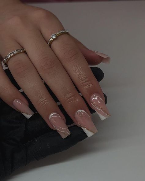 White Nails With Designs, Nagel Tips, White Acrylic Nails, Girly Acrylic Nails, French Tip Acrylic Nails, Classy Acrylic Nails, Short Square Acrylic Nails, Nails White, Acrylic Nails Coffin Short