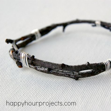 Twig Crown, Popsicle Stick Bracelets, Twig Bracelet, Homemade Generator, Simple Craft, Nature Crafts, Bracelet Tutorial, Nature Jewelry, Diy Inspiration