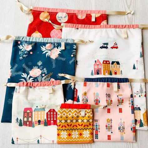 #artgalleryfabric hashtag on Instagram • Photos and videos Fabric Christmas Bags, Zero Waste Christmas, Reusable Gift Wrap, Fabric Gift Bag, Holiday Sewing, Wrapping Party, Party Gift Bags, Christmas Gift Bags, Christmas Sewing