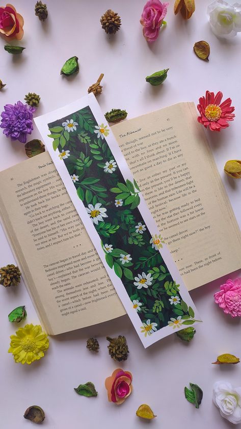 Posca Pen Bookmark, Flower Bookmark Painting, Gouache Painting Bookmark, Bookmark Ideas Painting, Bookmarks Acrylic Paint, Bookmark Acrylic Painting, Acrylic Painting Bookmarks, Bookmark Painting Acrylic, Painted Book Marks