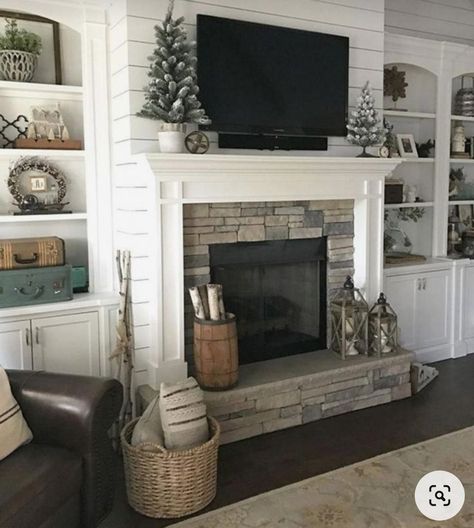 Diy Home Decor Living Room, Sunken Living Room, Fireplace Built Ins, Farmhouse Fireplace, Fireplace Remodel, Trendy Living Rooms, Home Fireplace, Fireplace Makeover, Living Room Remodel