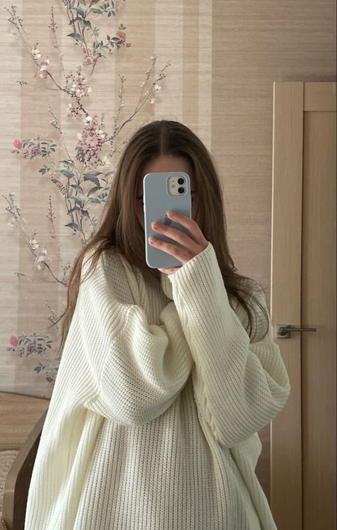 Big Sweater Aesthetic, Oversized White Sweater Outfit, Staple Clothes, Big Sweater Outfit, Neutral Aesthetic Outfits, Character Stories, Jumper Aesthetic, Clothes For Autumn, Cutesy Outfit