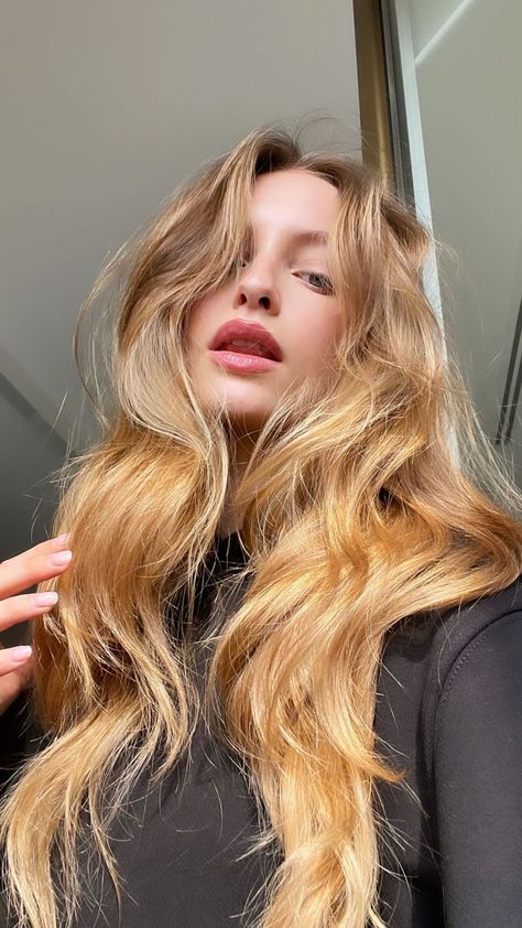 Parisian Hairstyles, Hair Today Gone Tomorrow, Cinnamon Girl, Blonde Hair Inspiration, Ig Stories, Curtain Bangs, Best Face Products, Brunette Hair, Hair Today