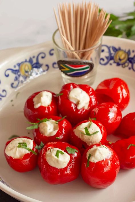 Cream cheese stuffed piquante peppers (Peppadew) – The Tasty Chilli Easter Appetizer Ideas, Easy Easter Appetizers, Stuffed Peppers Appetizer, Cream Cheese Stuffed Peppers, Easter Appetizers Easy, Peppadew Peppers, Breakfast Soup, Easter Appetizers, Make Ahead Appetizers