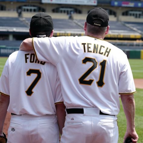 Holden Ford and Bill Tench threw out the first pitch at a Pittsburgh Pirates game dressed in Pirate baseball uniforms. 15 July 2018. Bill Tench Mindhunter, Holden Ford Mindhunter, Holt Mccallany, Holden Ford, Tv Scenes, Jonathan Groff, Birds Chirping, Pirates Baseball, Husband Material