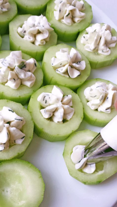 Cucumber Bites Appetizers, Cucumber Bites, Mini Appetizers, Delicious Appetizer Recipes, Best Appetizer Recipes, Finger Foods Easy, Cucumber Recipes, Appetizer Bites, Thanksgiving Appetizers