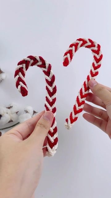 Macrame Candy Cane, Chain Tutorial, Macrame Flowers, Macrame Supplies, Macrame Patterns Tutorials, Micro Macramé, Macrame Bag, Macrame Decor, Youtube Link