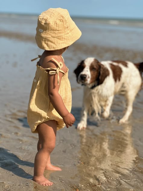 Our Spaghetti Bodysuits make us happy and excited about summer days! 100% organic muslin. Made of pure cotton muslin, complemented by delicate smocking along the neckline and pretty tie-shoulder details, it's a perfect choice for hot, sunny days. Just add a cute bucket hat, and your baby is ready to soak up all summer magic! Organic zoo clothes are unisex and are made to be mixed and matched. Designed in UK. Made in Europe. Mommy And Baby Aesthetic, Aesthetic Kids Clothes, Baby Outfits Aesthetic, Baby Bump Style Summer, Aesthetic Baby Clothes, Baby Clothes Aesthetic, Summer Baby Outfits, Baby Summer Outfits, Baby Designer Clothes