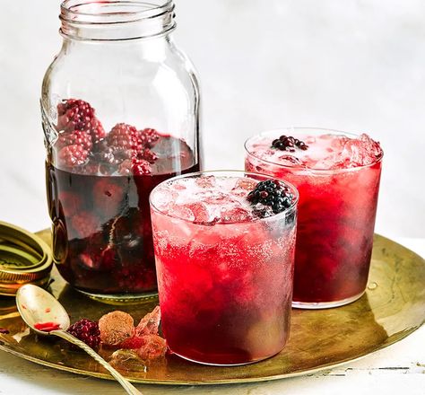 Blackberry Vodka Gooseberry Gin, August Recipes, Lemon Polenta Cake, Gin Recipe, Blackberry Gin, Flavoured Gin, Gin Recipes, Sloe Gin, Raspberry Recipes