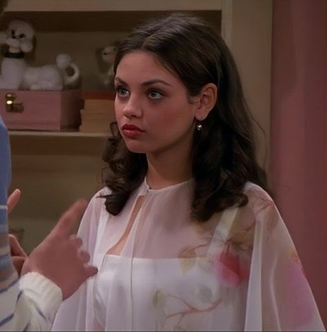 Jackie Burkhart Short Hair, Mila Kunis That 70s Show, Jackie Burkhart Hair, Mila Kunis 70s Show, Jackie Burkhart Aesthetic, Jackie Burkhart Icons, Jackie Kelso, 70s Show Jackie, 70s Fashion Hair