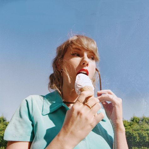 Taylor Swift Playlist, Taylor Swift Photoshoot, Taylor Swift Fotos, Tv Icon, Estilo Taylor Swift, All About Taylor Swift, Swift Photo, Taylor Swift 1989, New Romantics