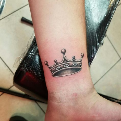 Prince Crown Tattoo, Rockstar Tattoo, Crown Tattoo Design, Cross Tattoos For Women, Crown Art, Prince Crown, Crown Tattoo, Tattoo Aftercare, Tattoos Gallery