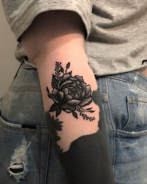 #Tattoos,blackout tattoo Black Coverup Tattoo Ideas, Black Peony Tattoo Cover Up, Black Flower Tattoo Cover Up, Flower Tattoo Cover Up, Blackout Tattoo Coverup, Black Cover Up Tattoos For Women, Tattoos To Cover Other Tattoos, Black Flower Tattoos, Blacked Out Tattoo Cover Up