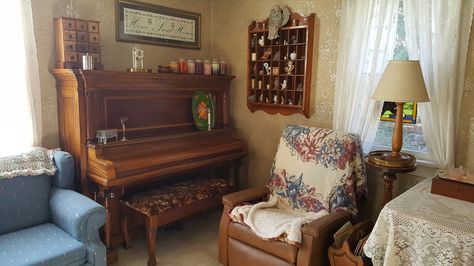 Grandmas House Nostalgia, Grandparents House Aesthetic, Deja Core, Grandma House Aesthetic, Goodbye Grandma, Grandmas House Aesthetic, Trinket Shelves, Grandpa House, Grandma Room