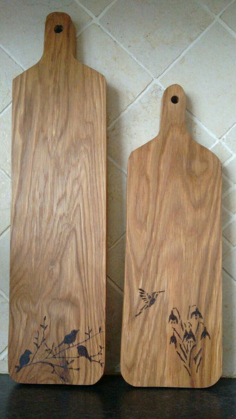 Pyrography serving boards Wood Burning Chopping Board Design, Cheese Board Diy, Small Cheese Boards, Chopping Board Design, Oak Chopping Board, Wood Burn Designs, Woodcut Art, Woodburning Projects, Diy Wall Art Decor