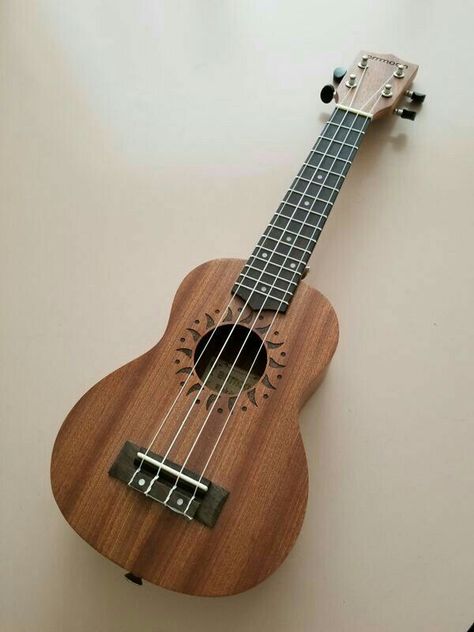 Ukelele Painted, Arte Do Ukulele, Ukulele Design, Ukulele Art, Small Guitar, Ukulele Music, Ukulele Lesson, Ukulele Songs, Ukelele