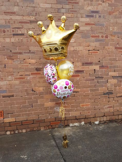 New Crown Shape foil with coordinating 18" foils and gold latex. Perfect for any princess! #crown #balloons #princess #thepartyshere Princess Balloon Bouquet, Crown Pinata Princess, Star Balloon Bouquet, Crown Balloon, Princess Balloon, Princess Crown, Balloon Bouquet, Bouquets, Foil