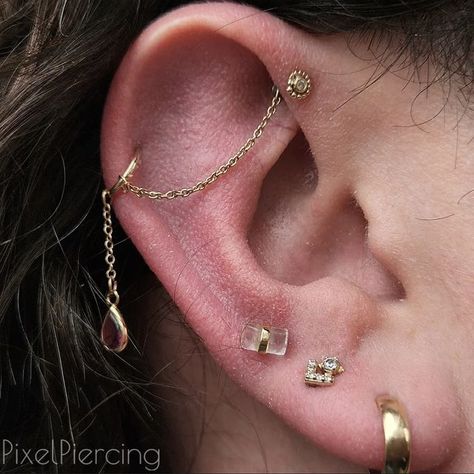 Forward Helix To Helix Chain, Stacked Forward Helix Piercing, Dainty Forward Helix Piercing, Upper Forward Helix Piercing, Piercings With Chains, Industrial Piercing With Other Piercings, Dangle Industrial Piercing, High Forward Helix Piercing, Forward Helix And Helix Piercing Chain