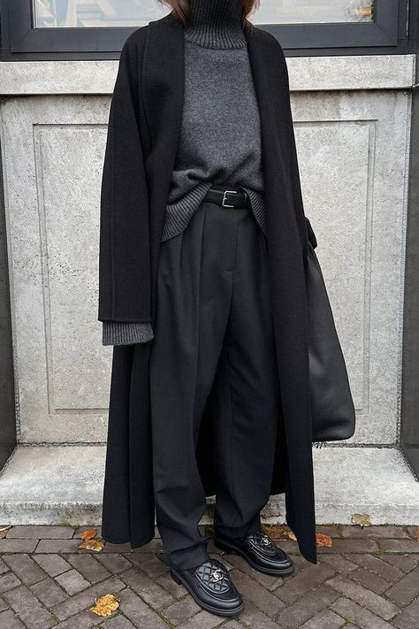 How to Wear a Belt: 11 Fashion-Girl Outfits to Try | Who What Wear Outfit Nero, Black Coat Outfit, 일본 패션, Grey Outfit, Autumn 2024, Brown Shades, Style Aesthetic, Minimal Style, Coat Outfits