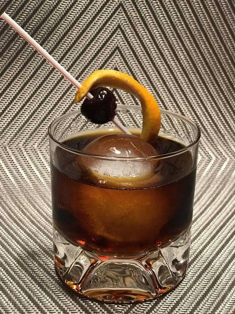 The Black Manhattan is a variation of a Manhattan Cocktail that uses Averna instead of sweet vermouth. #Whisky #Booze Burbon Drinks, Black Manhattan Cocktail, Types Of Alcoholic Drinks, Whiskey Cocktails Easy, Manhattan Cocktail Recipe, Black Manhattan, Manhattan Recipe, Best Whiskey, Manhattan Cocktail